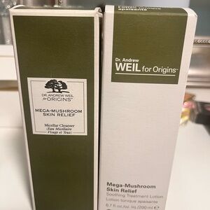 Origins Mega-Mushroom Skin Relief Cleanser - Green and White